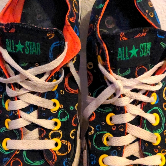 Unisex 6 Converse All Stars Low Top Chuck Taylor Sneakers Black Colorful Bubbles - Picture 3 of 6